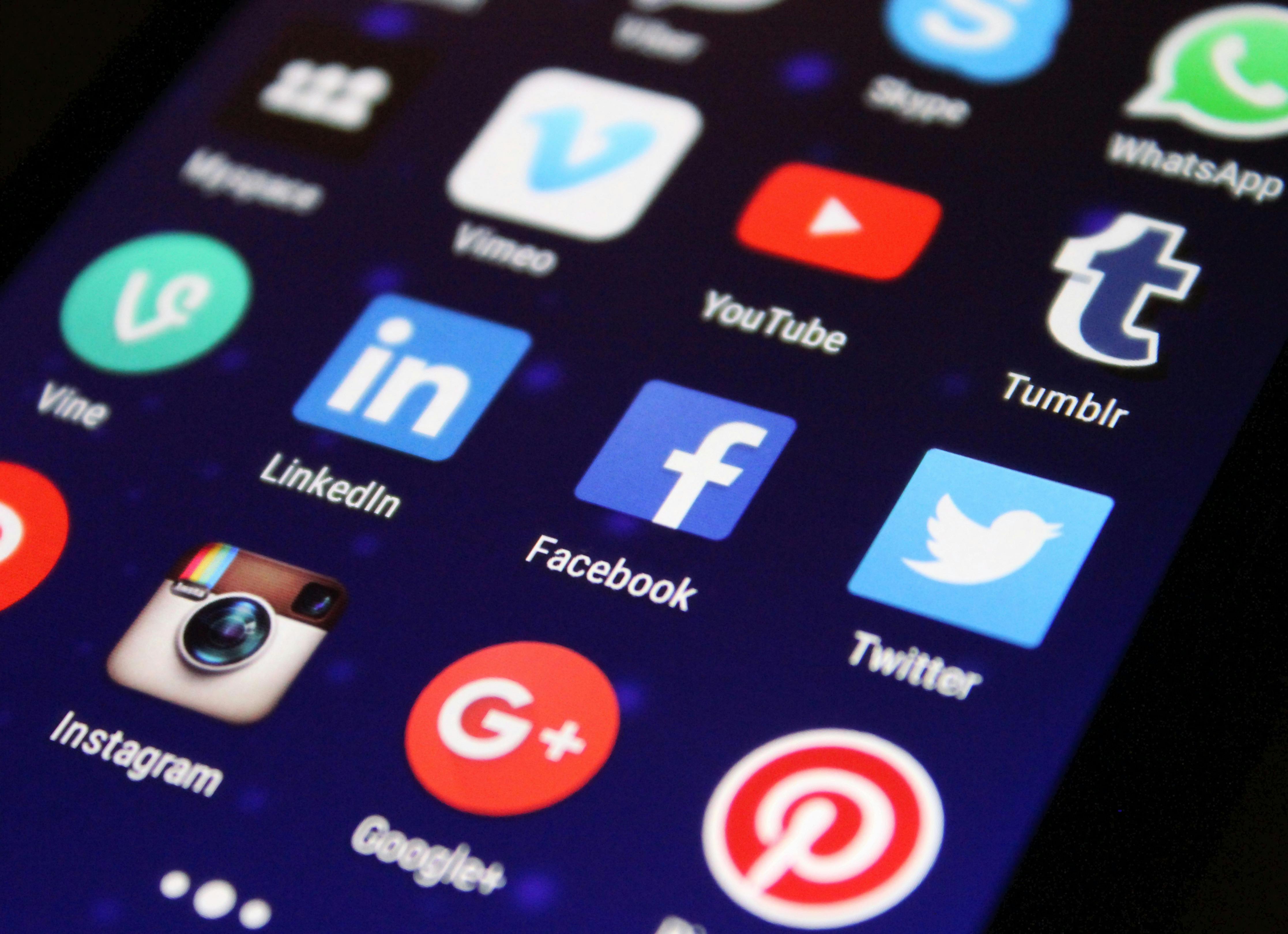 how-to-share-someones-story-on-instagram-to-your-story-without-being-tagged